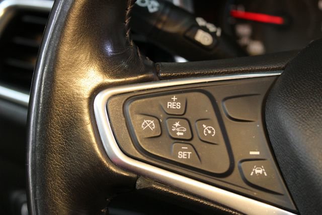 Used 2020 Chevrolet Equinox LT w/ Driver Convenience Package image 22