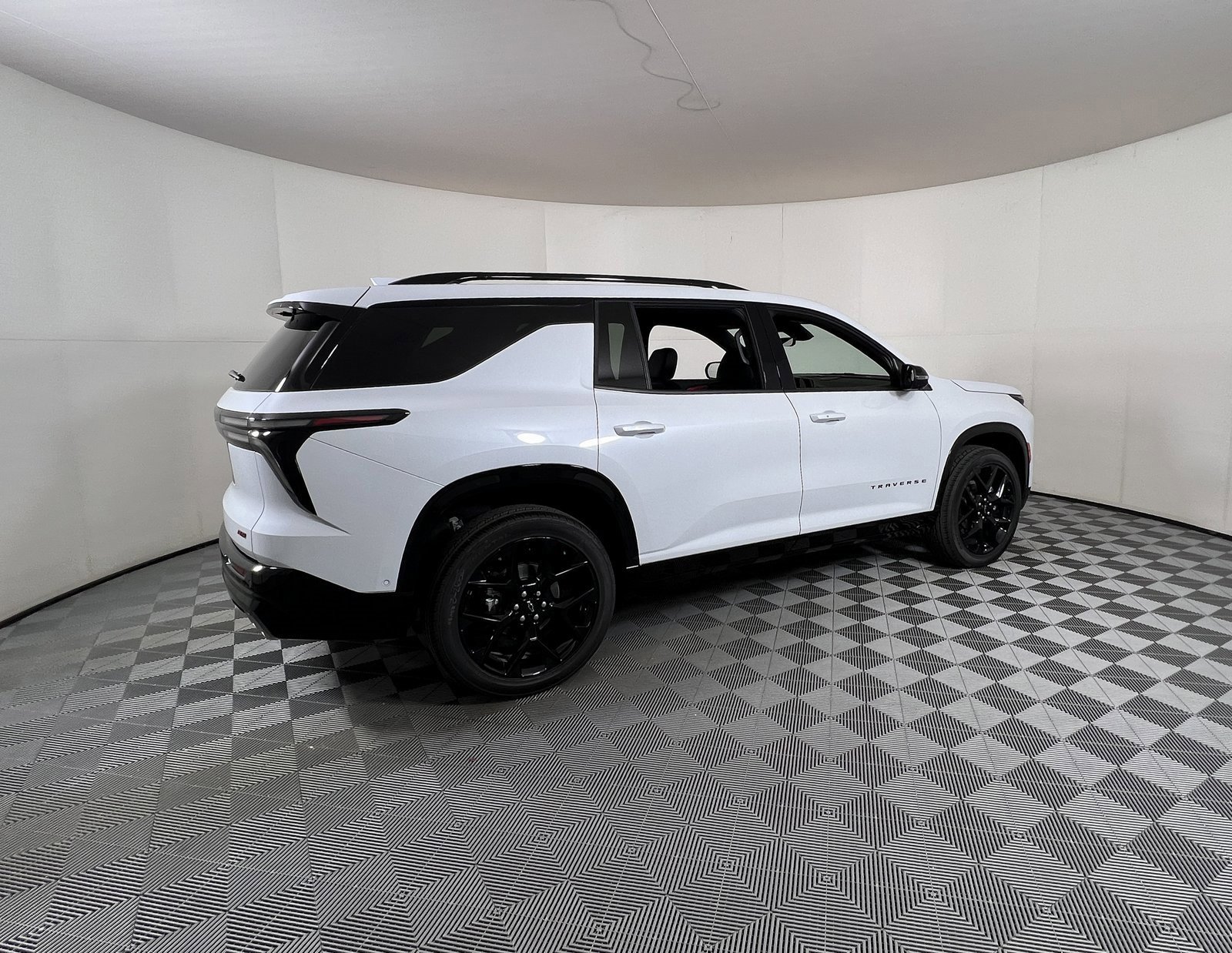 New 2026 Chevrolet Traverse RS w/ LPO, Floor Liner Package image 4