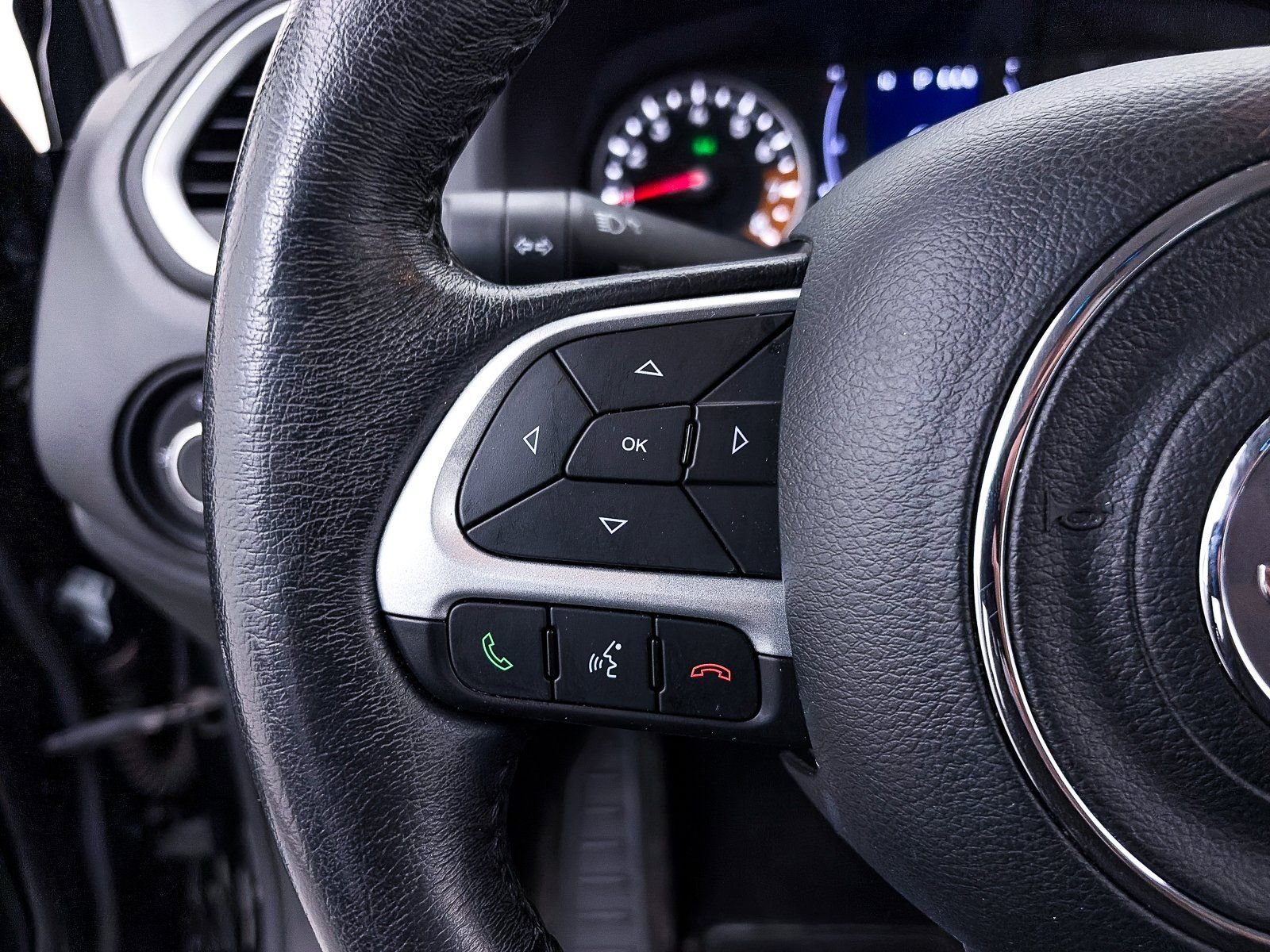 Used 2019 Jeep Renegade Latitude w/ Cold Weather Group image 24