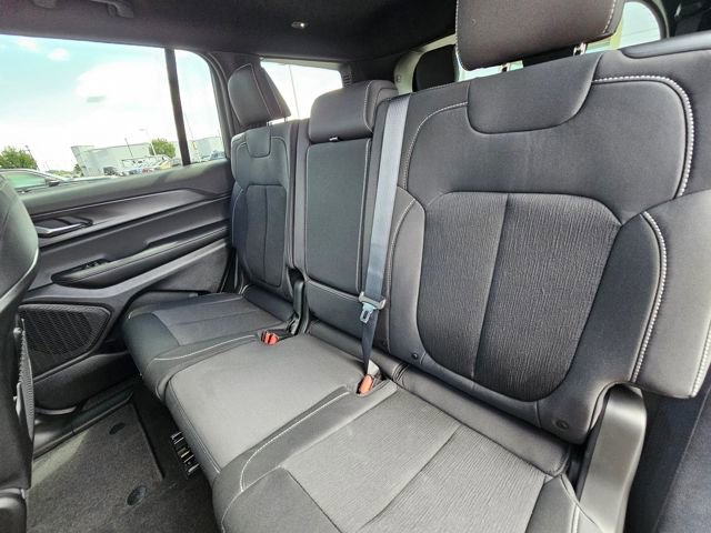 New 2025 Jeep Grand Cherokee L Laredo image 12