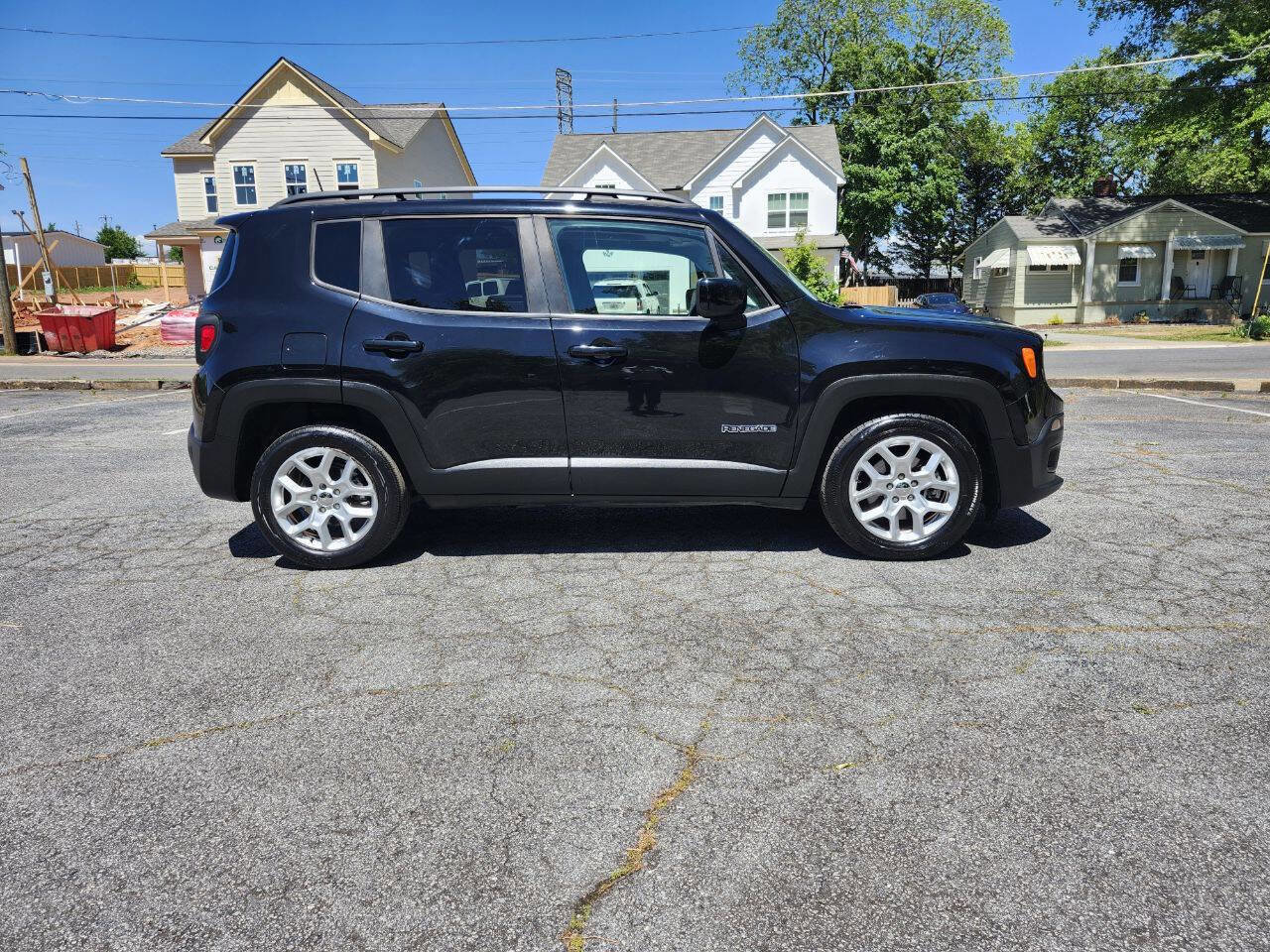 Used 2018 Jeep Renegade Latitude FWD image 20