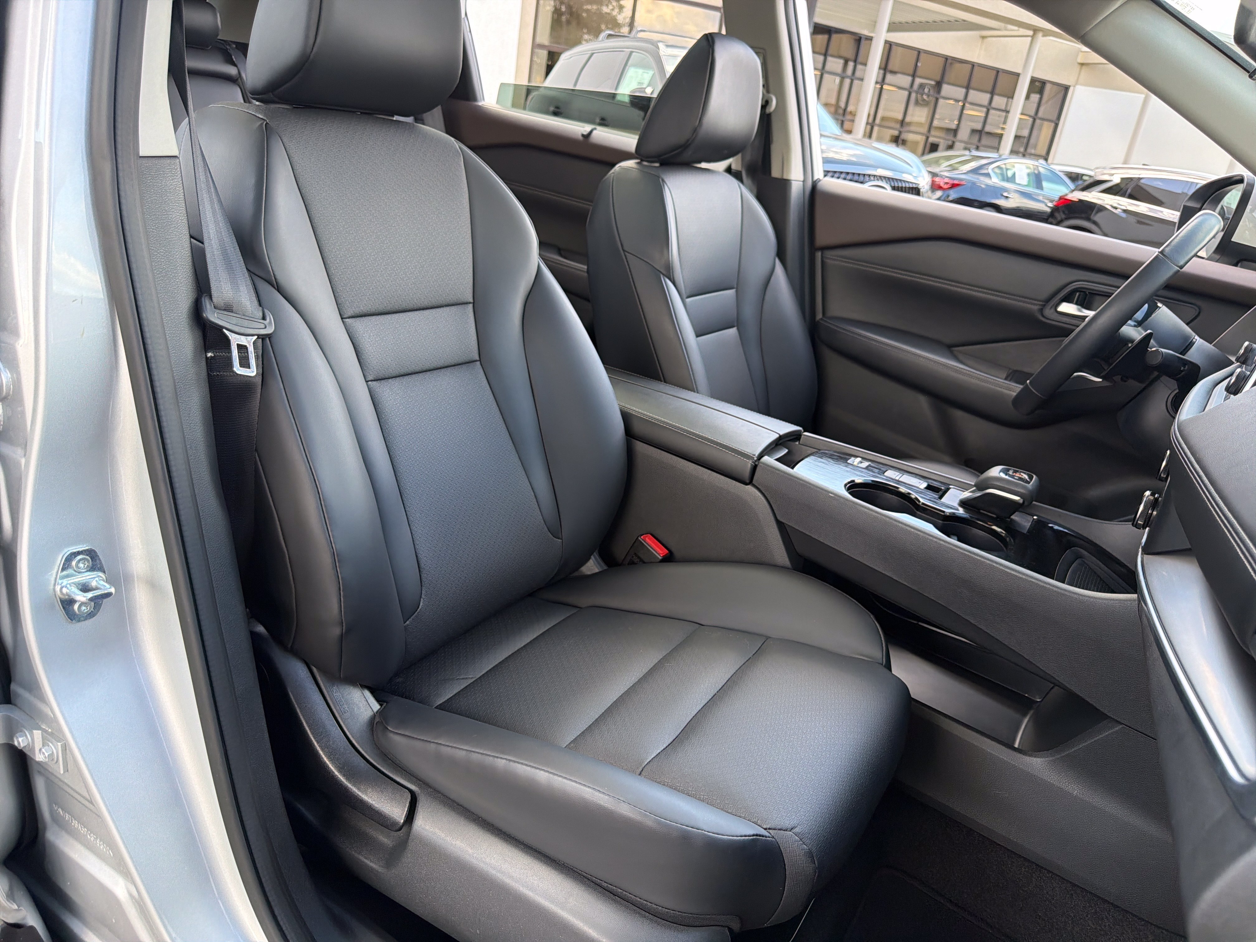 Used 2023 Nissan Rogue SV w/ SV Premium B Package FWD image 40