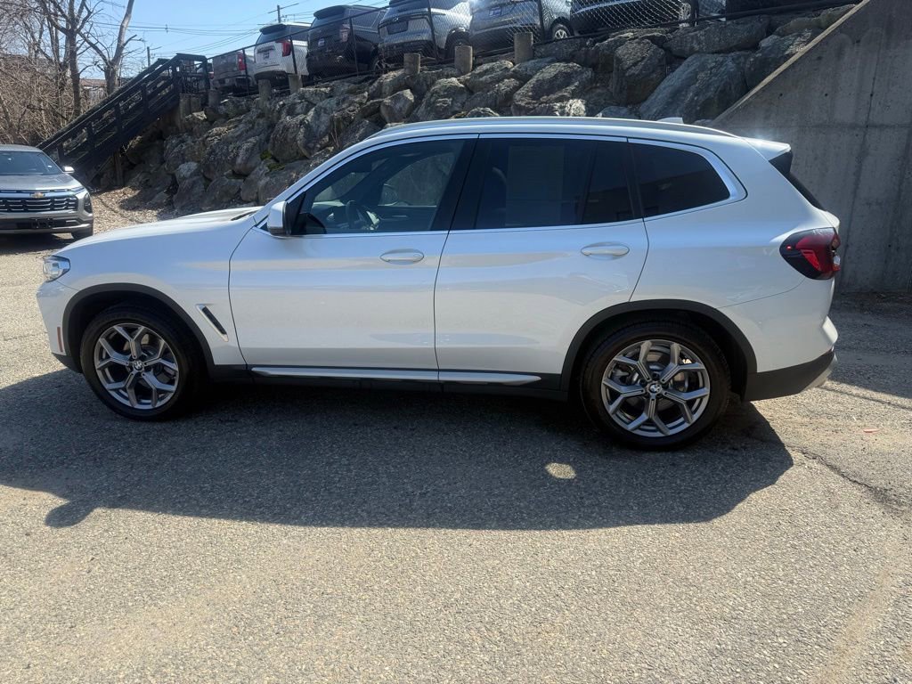 Used 2024 BMW X3 xDrive30i AWD/4WD image 2