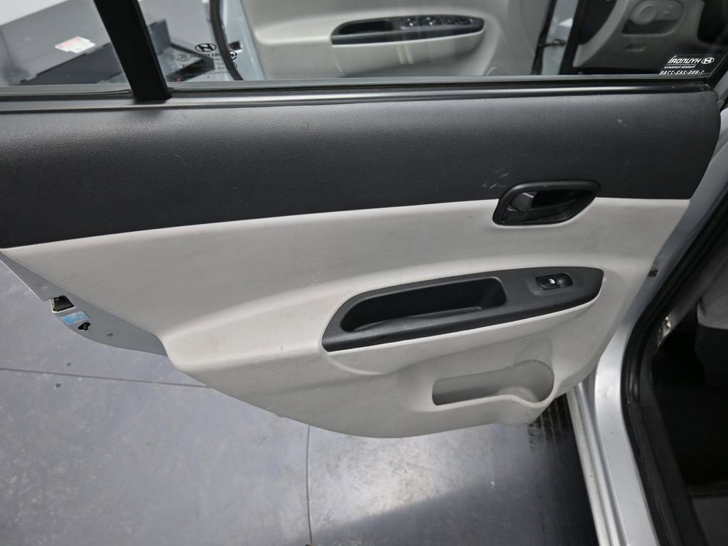 Used 2010 Hyundai Accent GLS w/ Premium Pkg 4 image 20