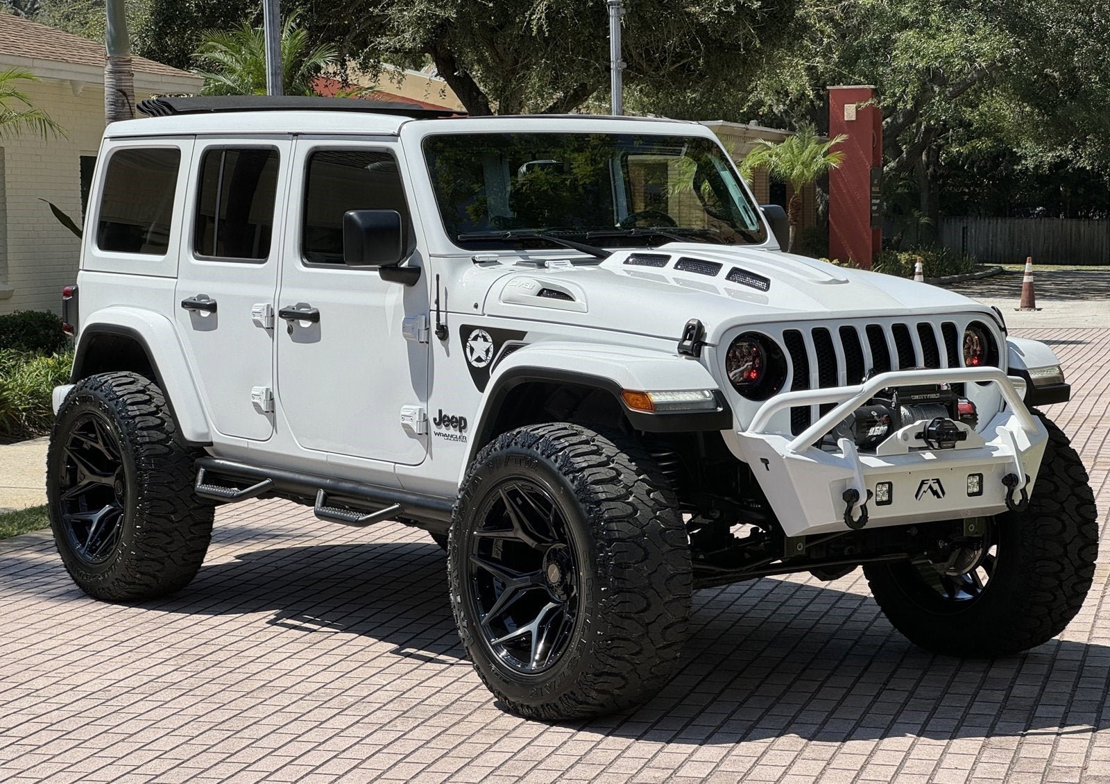 Used 2022 Jeep Wrangler Unlimited Sahara AWD/4WD image 11
