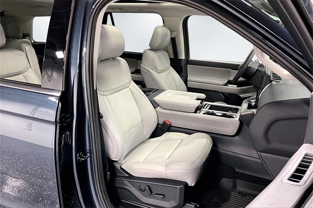 New 2026 Ford Expedition Active image 12