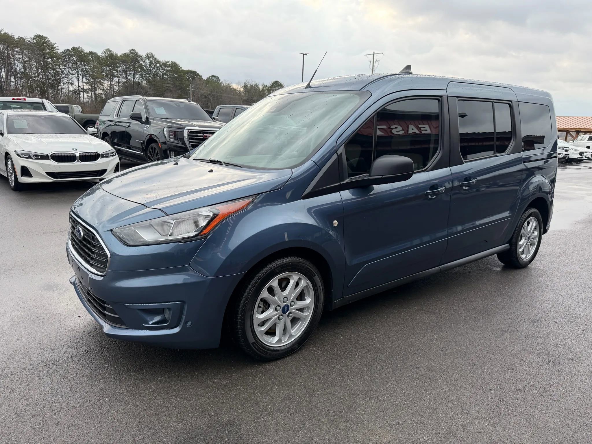 Used 2022 Ford Transit Connect XLT FWD image 2