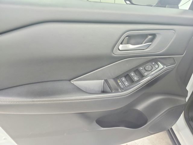 Used 2025 Nissan Rogue SV FWD image 30