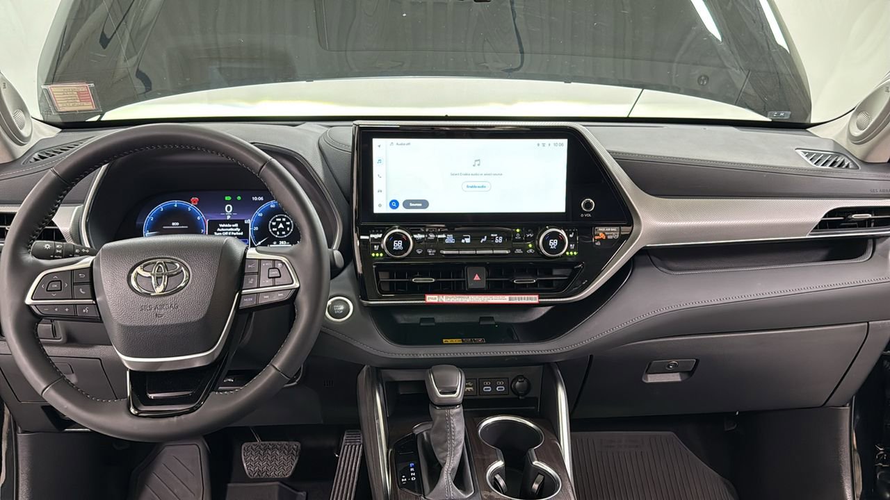 Certified 2026 Toyota Highlander Platinum image 9