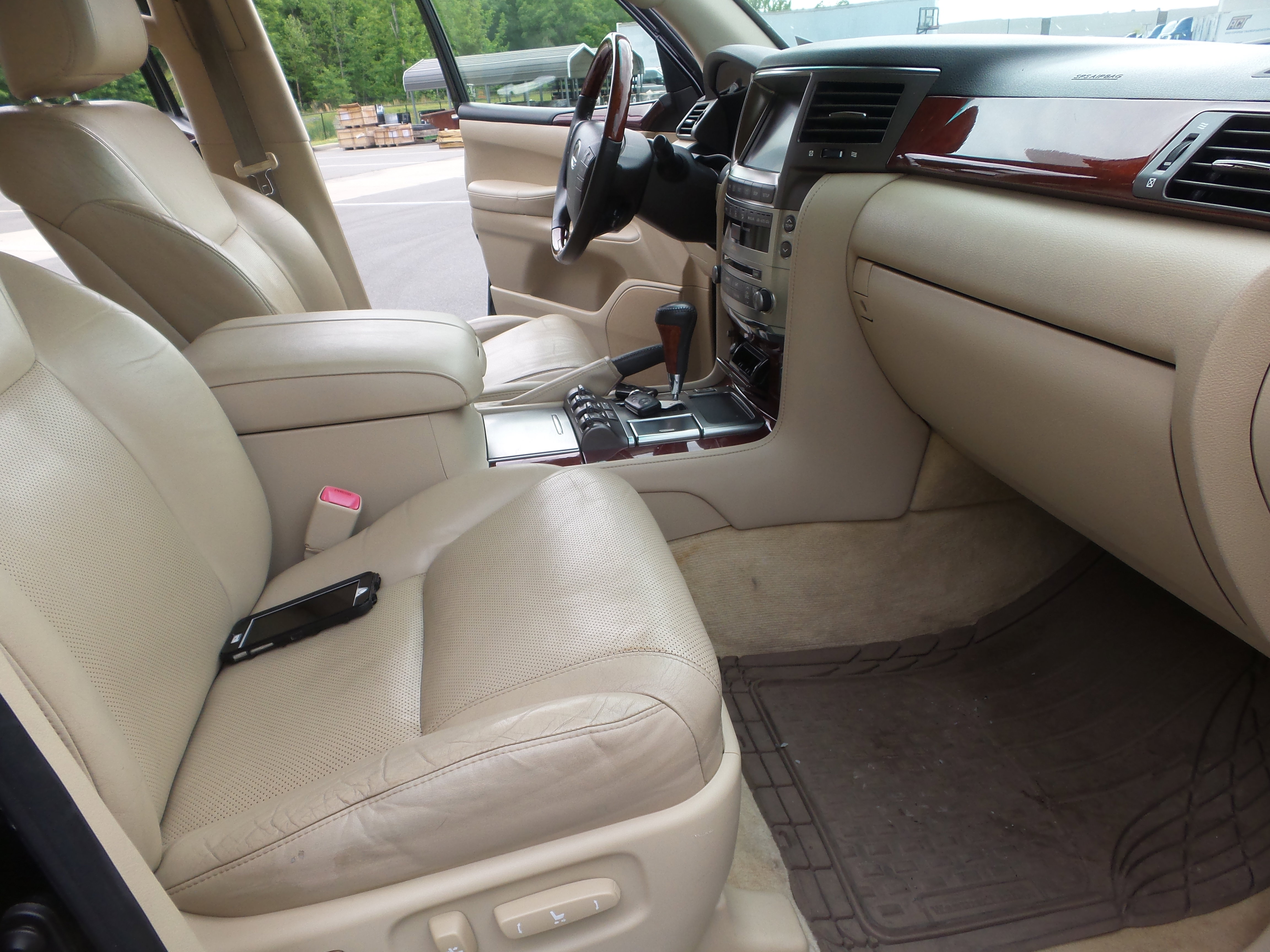 Used 2011 Lexus LX 570 4WD image 37