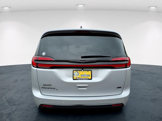 New 2026 Chrysler Pacifica Select image 8