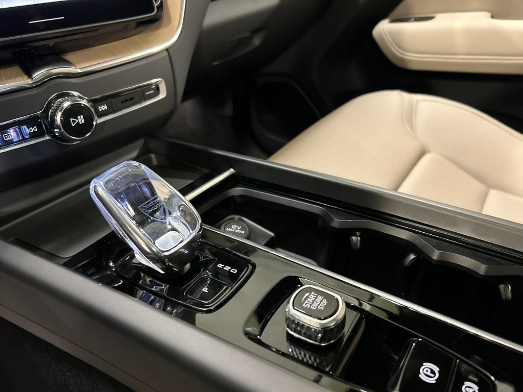 Used 2026 Volvo XC60 B5 Plus w/ Protection Package Premier AWD/4WD image 19