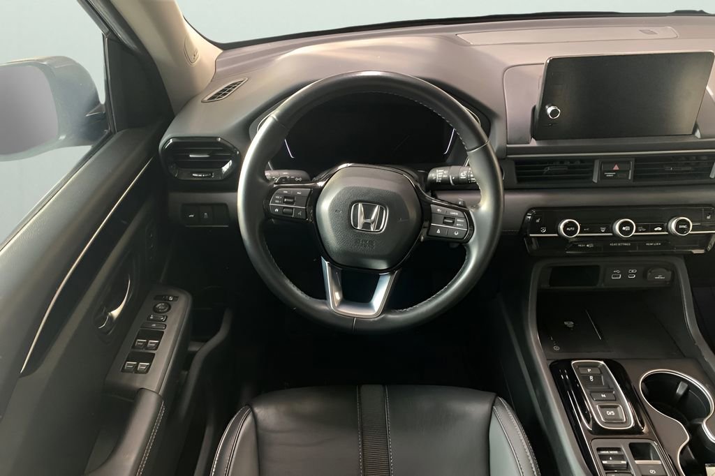 Used 2024 Honda Pilot Touring image 16