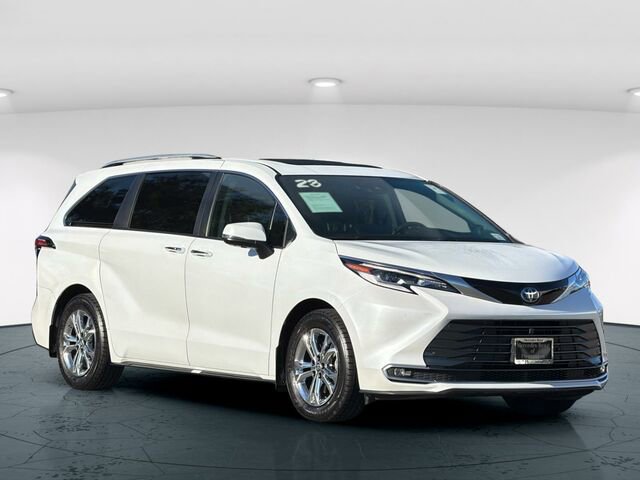 Used 2023 Toyota Sienna Platinum image 9