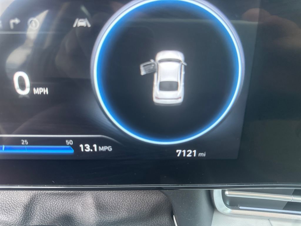 Used 2025 Hyundai Elantra Limited image 12