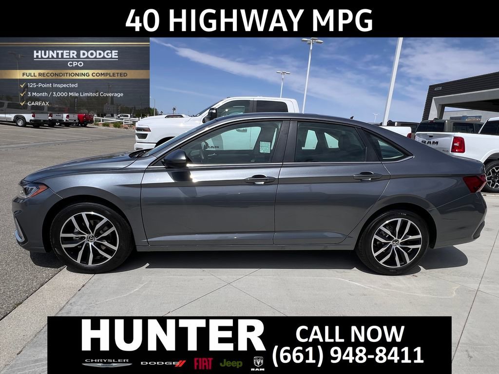 Used 2026 Volkswagen Jetta SE FWD image 3