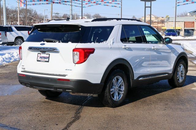 Used 2022 Ford Explorer XLT image 3