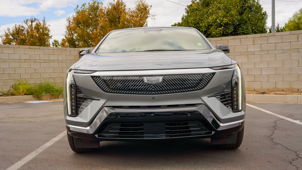 New 2027 Cadillac Optiq Premium Luxury w/ LPO, Floor Liner Package AWD/4WD image 4
