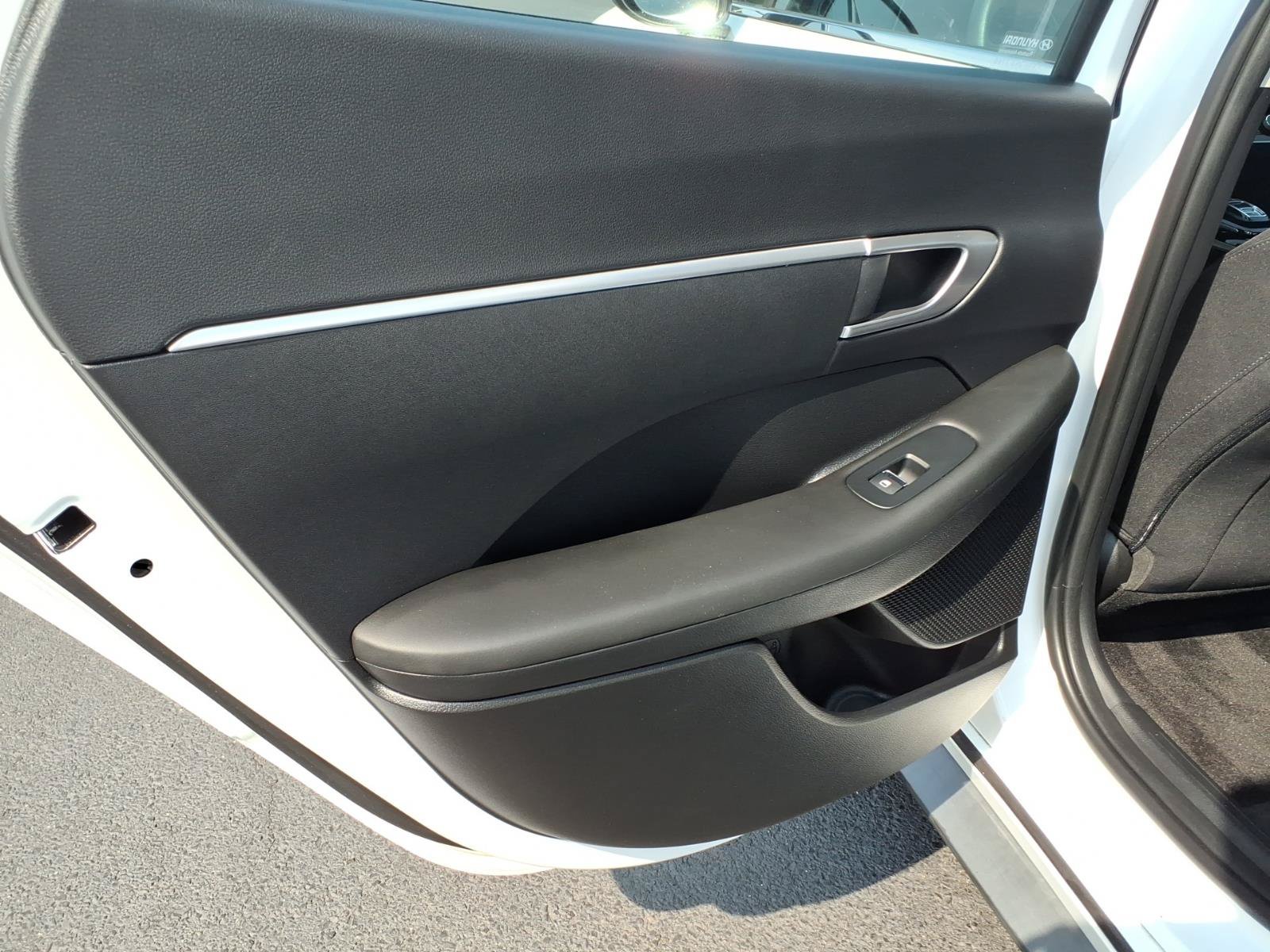 Certified 2023 Hyundai Sonata SE w/ Preferred Accessory Package FWD image 16