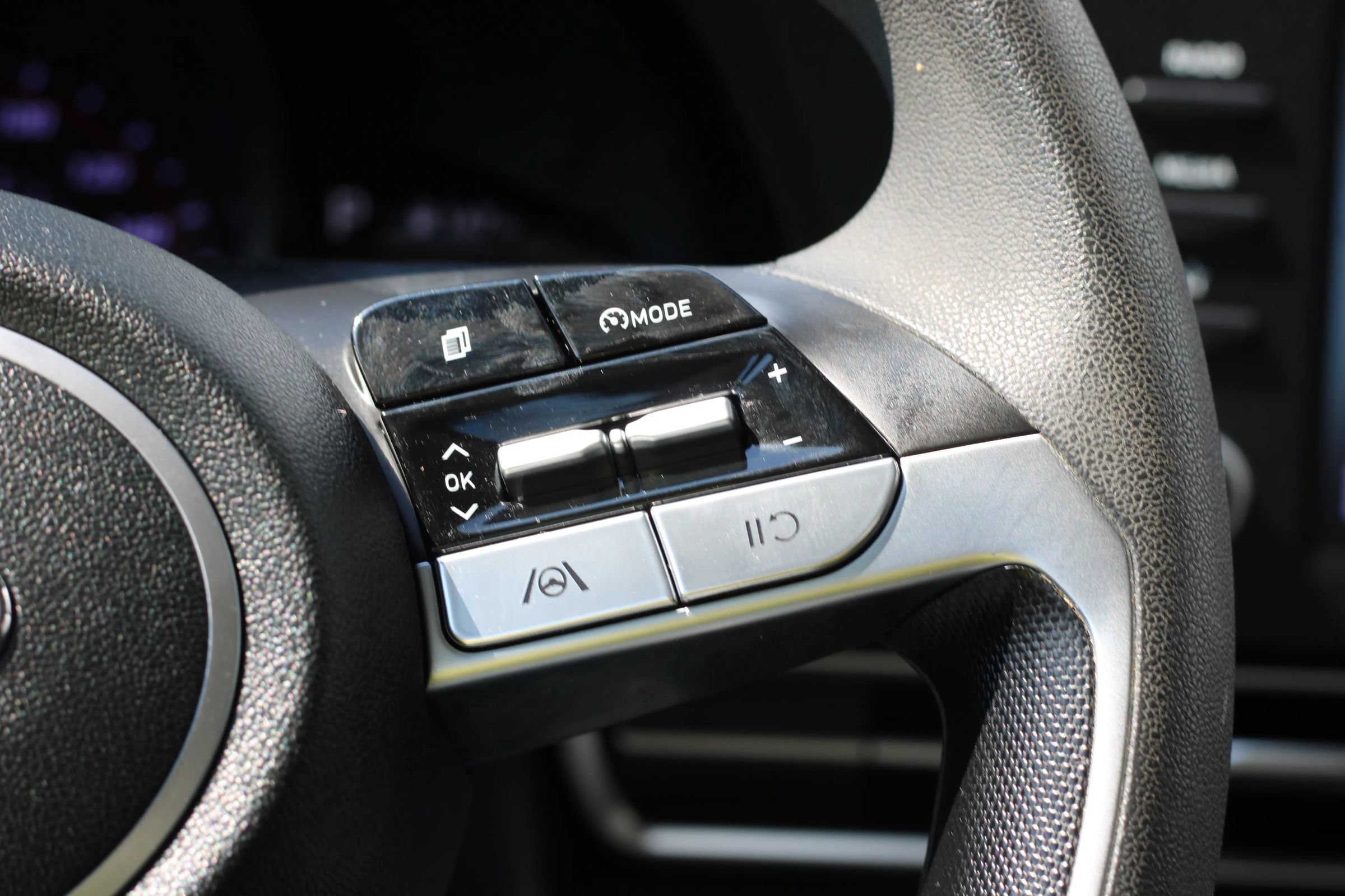 Used 2022 Hyundai Elantra SE FWD image 17