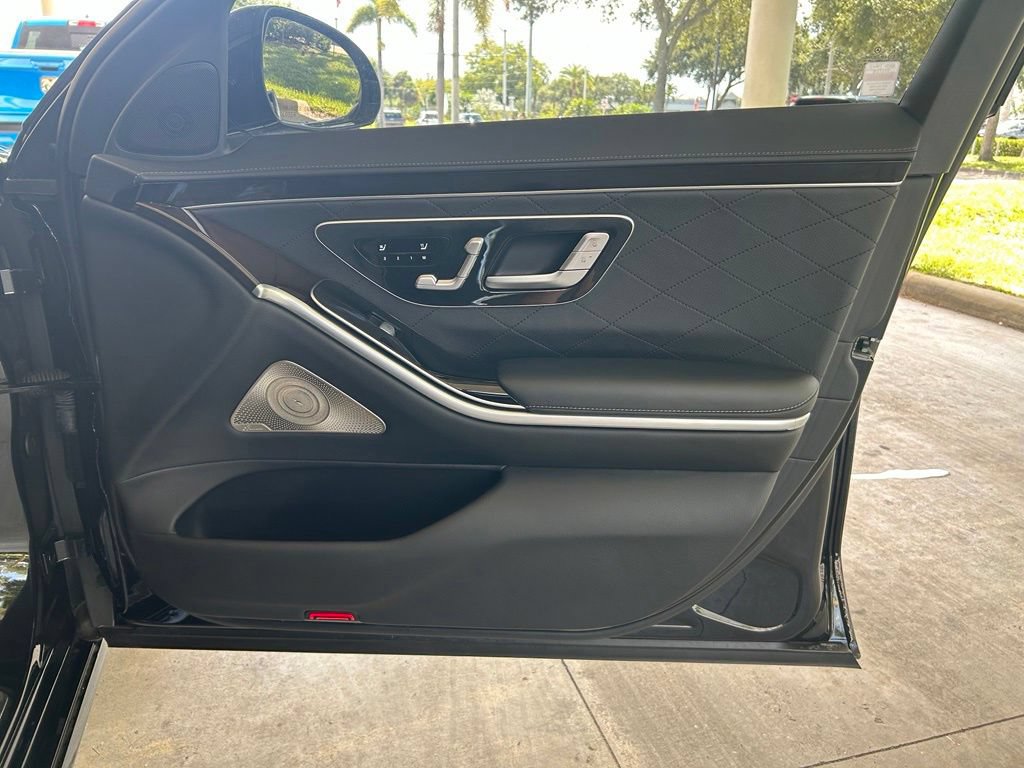 Used 2022 Mercedes-Benz S 580 4MATIC Sedan w/ Rear Seat Package image 26