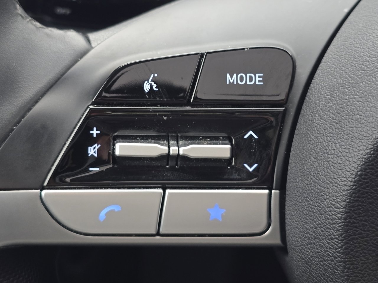 Used 2025 Hyundai Elantra SEL image 29