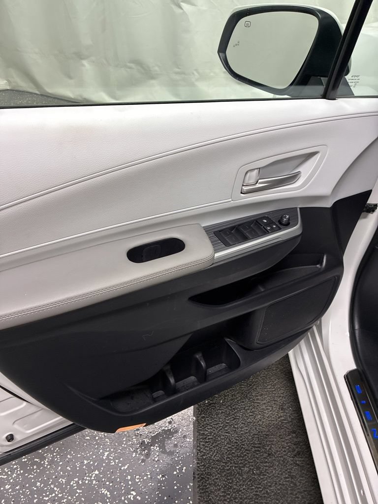 Used 2025 Toyota Sienna XLE AWD/4WD image 14