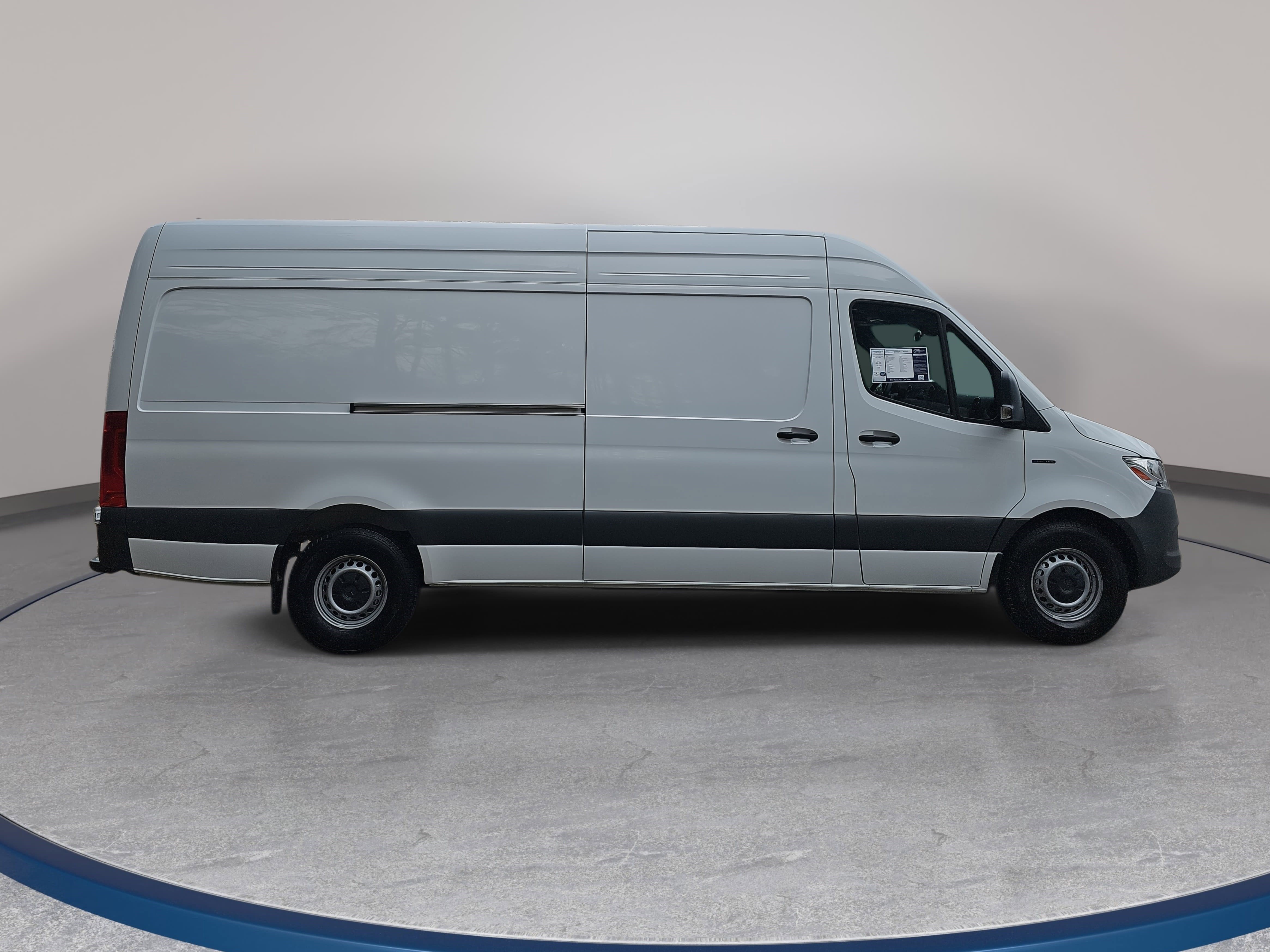 Used 2024 Mercedes-Benz eSprinter 170 Cargo image 4