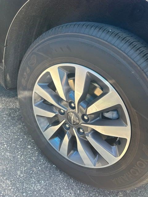 Used 2025 Chrysler Pacifica Select FWD image 12