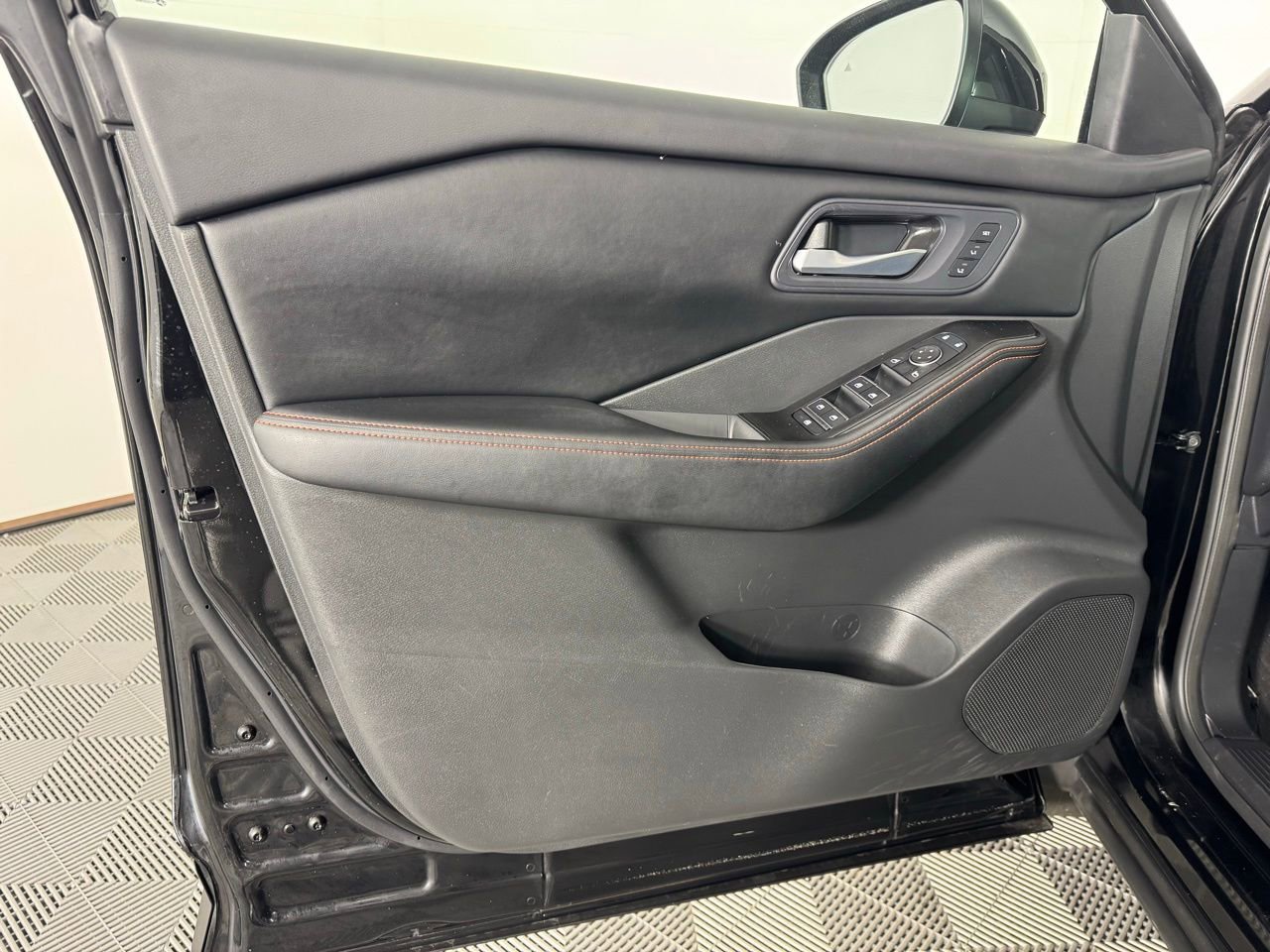 Used 2025 Nissan Rogue SV w/ Rock Creek Premium Package image 9