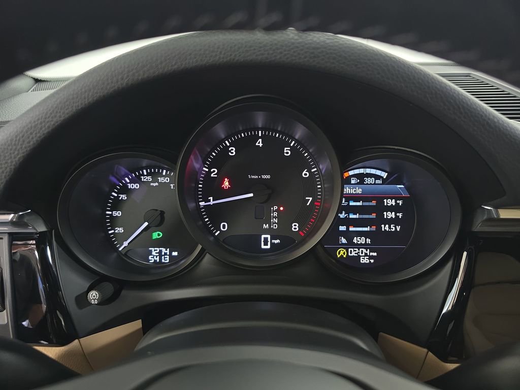 Certified 2025 Porsche Macan AWD/4WD image 15
