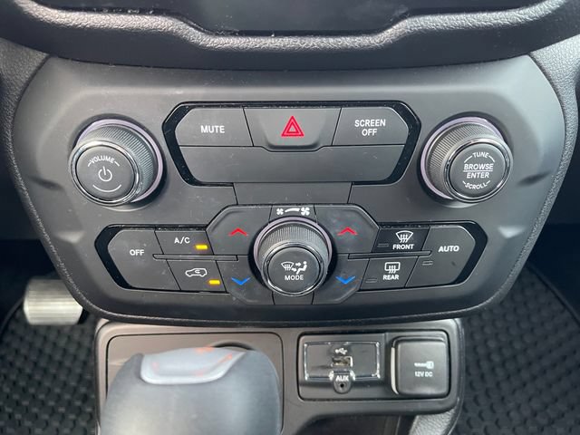 Used 2018 Jeep Renegade Altitude AWD/4WD image 24