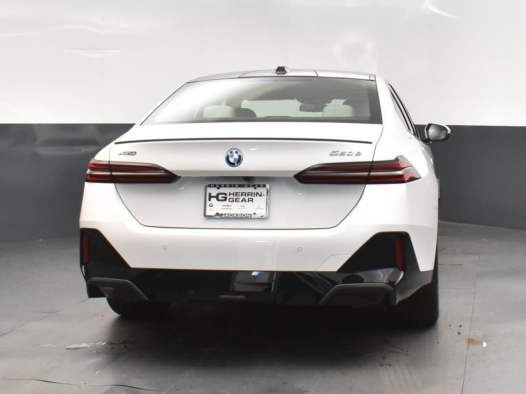 New 2026 BMW 550e xDrive w/ Executive Package image 7