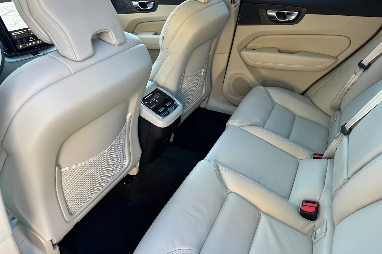 New 2026 Volvo XC60 B5 Ultra w/ Climate Package image 10