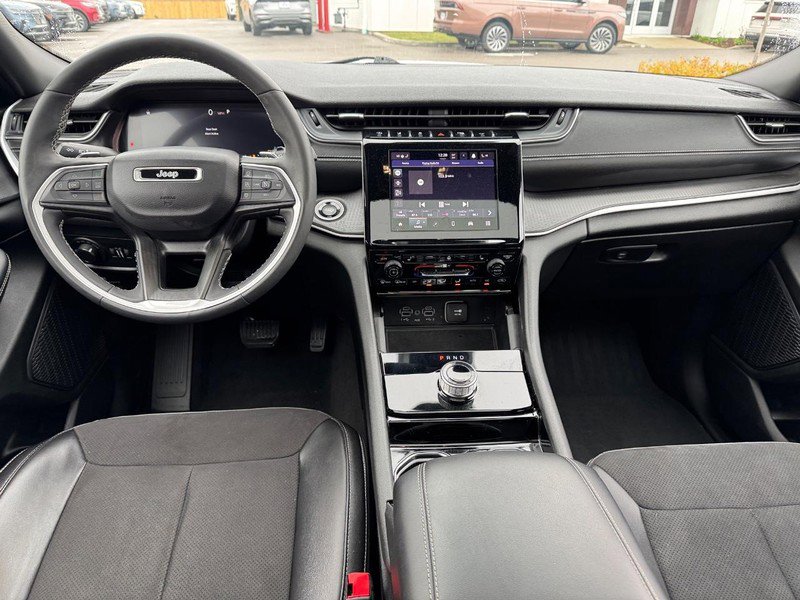 Used 2023 Jeep Grand Cherokee L Laredo image 15