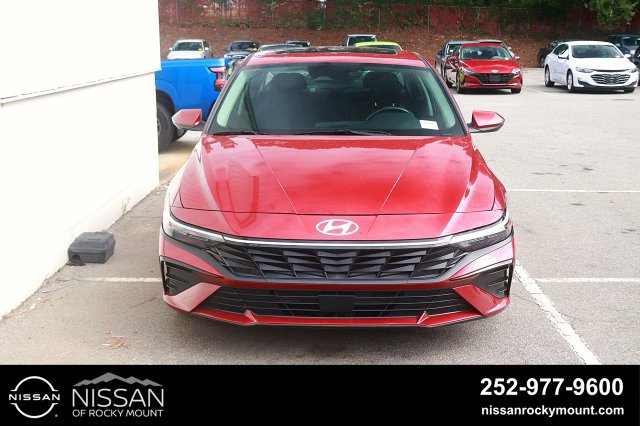 Used 2024 Hyundai Elantra SEL w/ Convenience Package FWD image 2