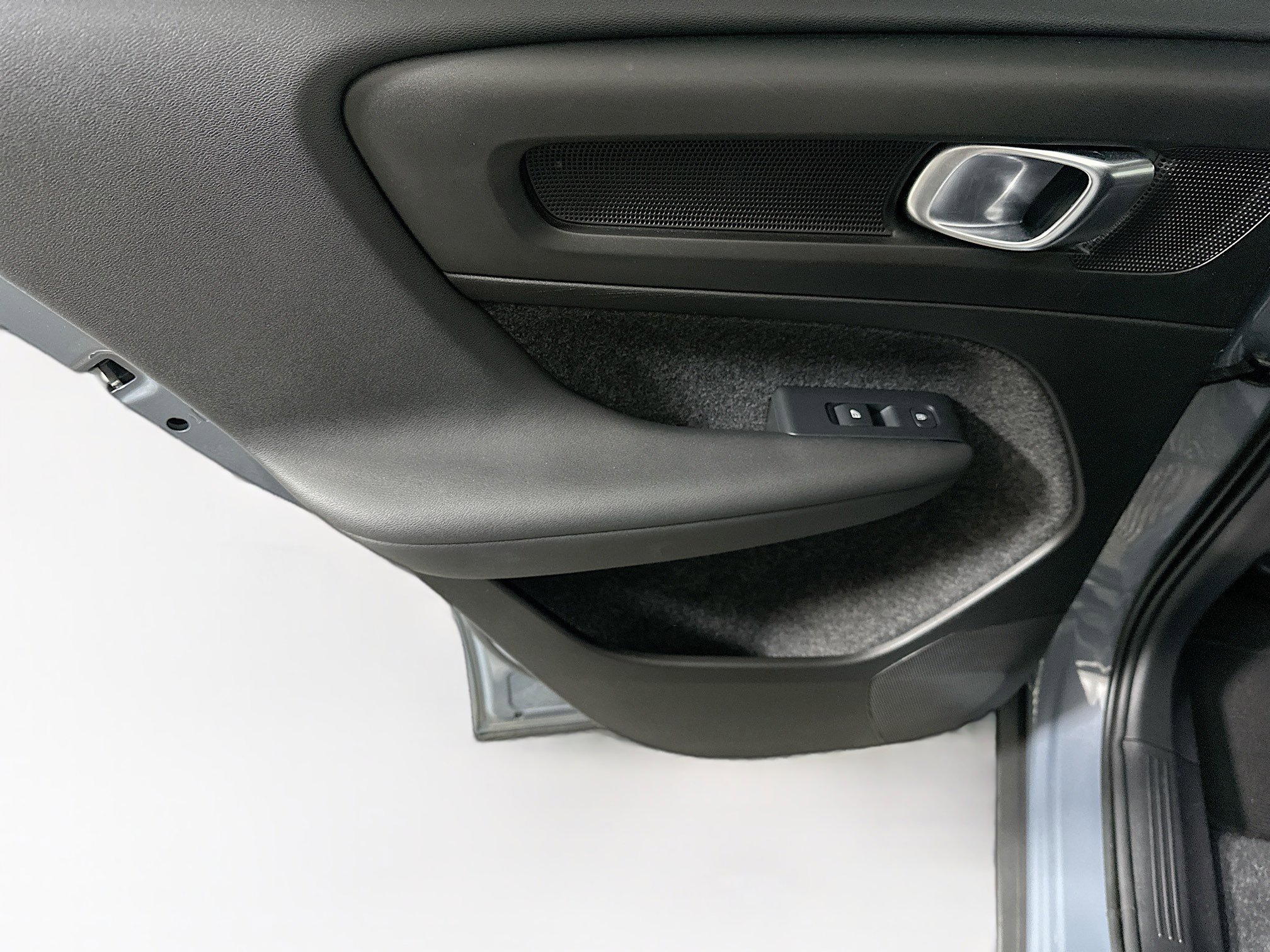 Used 2023 Volvo XC40 B4 Ultimate FWD image 25