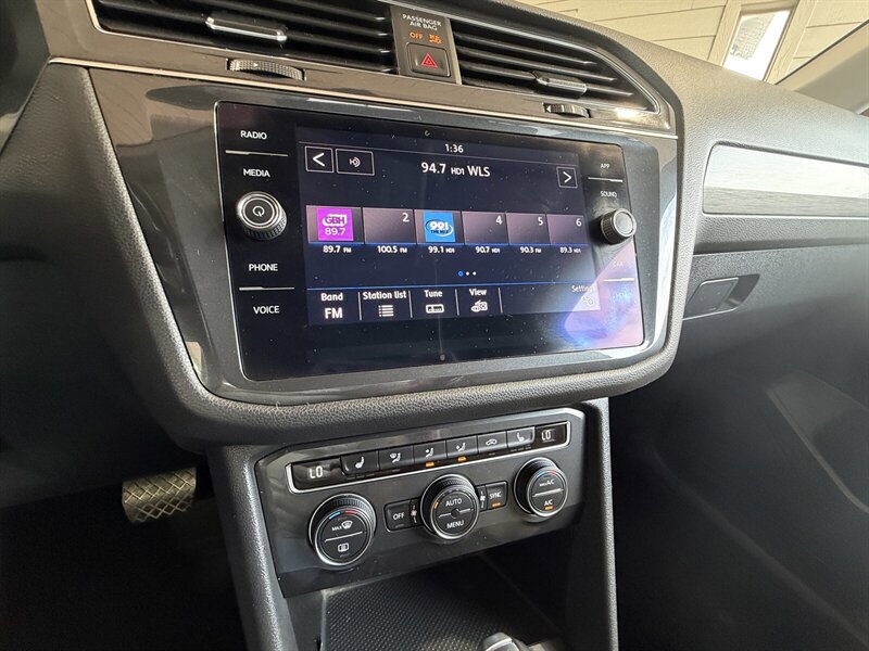 Used 2019 Volkswagen Tiguan SE AWD/4WD image 18
