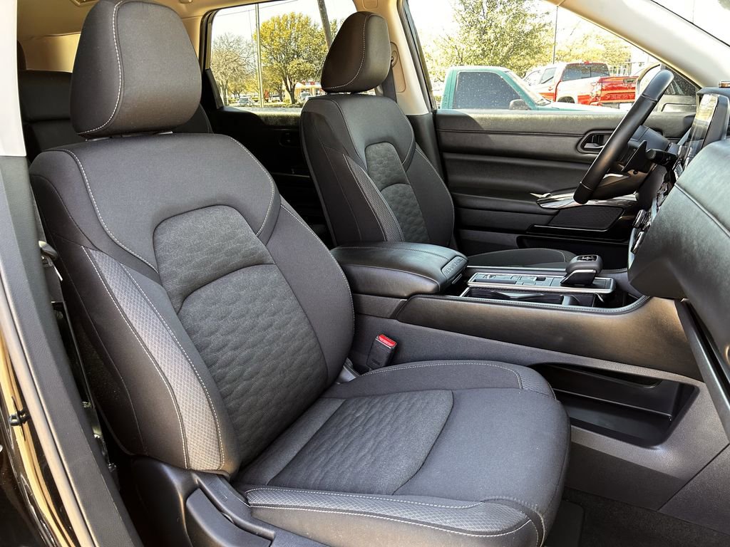 Used 2024 Nissan Pathfinder SV image 24