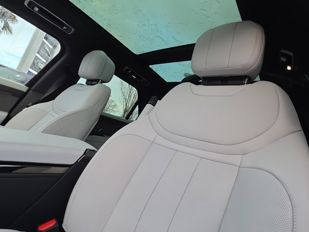 New 2025 Land Rover Range Rover Sport SE image 14
