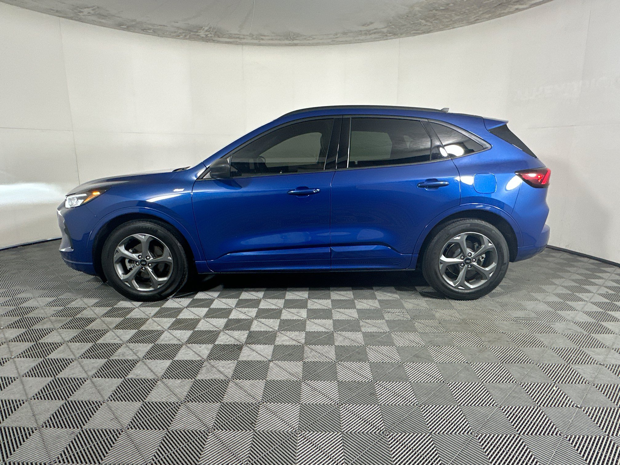Used 2023 Ford Escape ST-Line w/ Tech Pack #1 FWD image 6