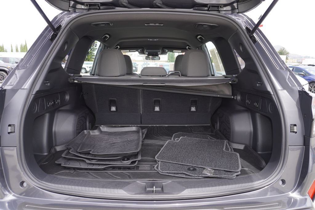 Used 2025 Subaru Forester AWD/4WD image 8