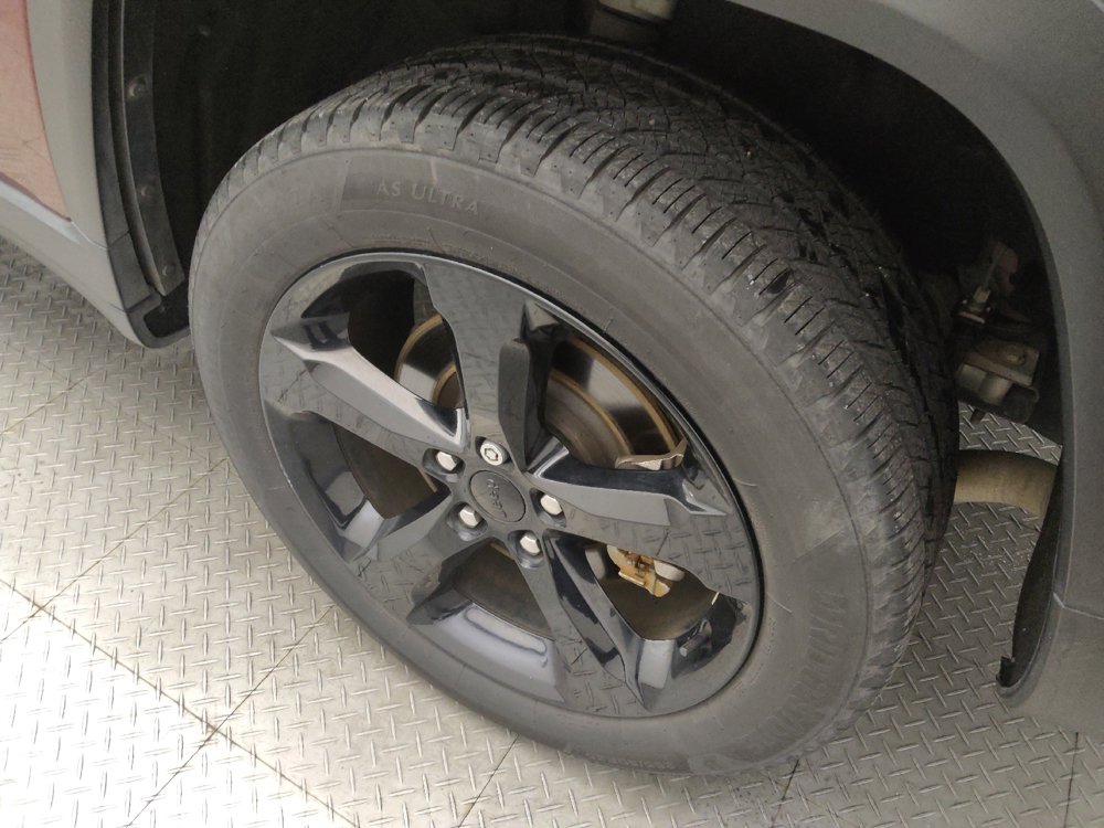 Used 2022 Jeep Grand Cherokee L Laredo RWD image 31