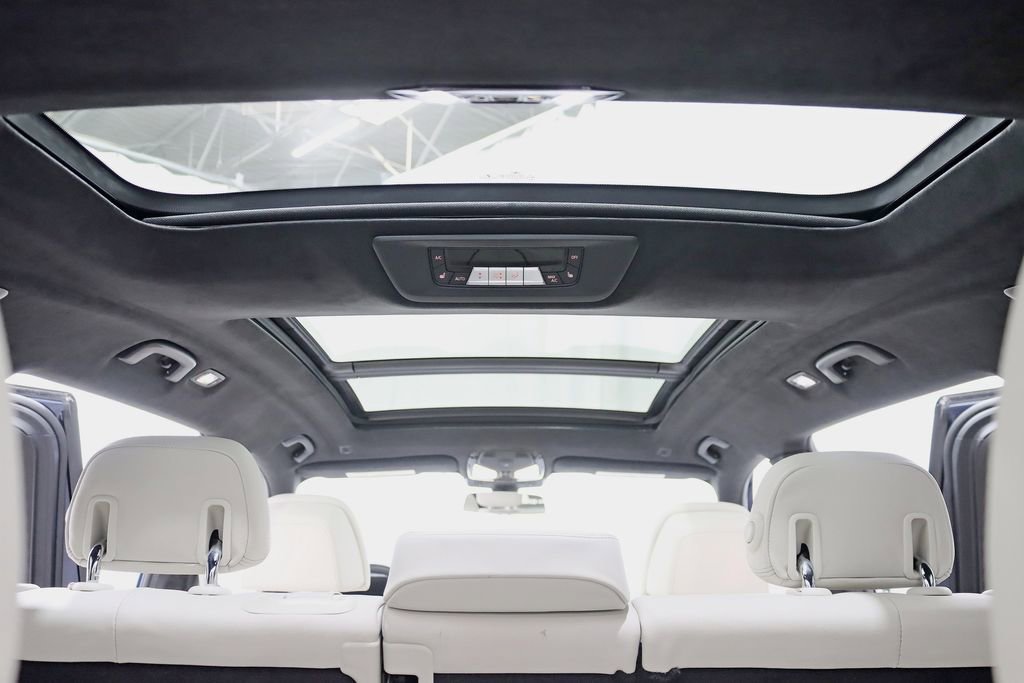 Used 2022 BMW X7 M50i image 37