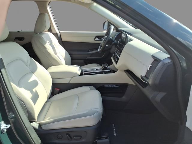 Used 2025 Nissan Pathfinder SL FWD image 13