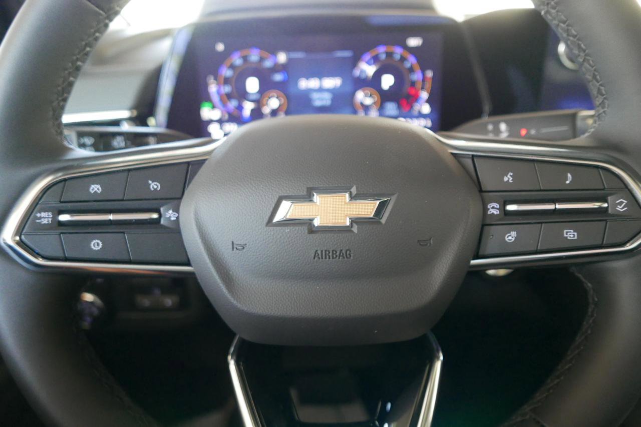 Used 2025 Chevrolet Suburban High Country image 12