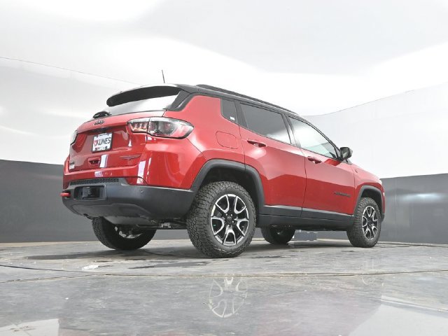 New 2026 Jeep Compass Trailhawk w/ Trailer Tow Group AWD/4WD image 38