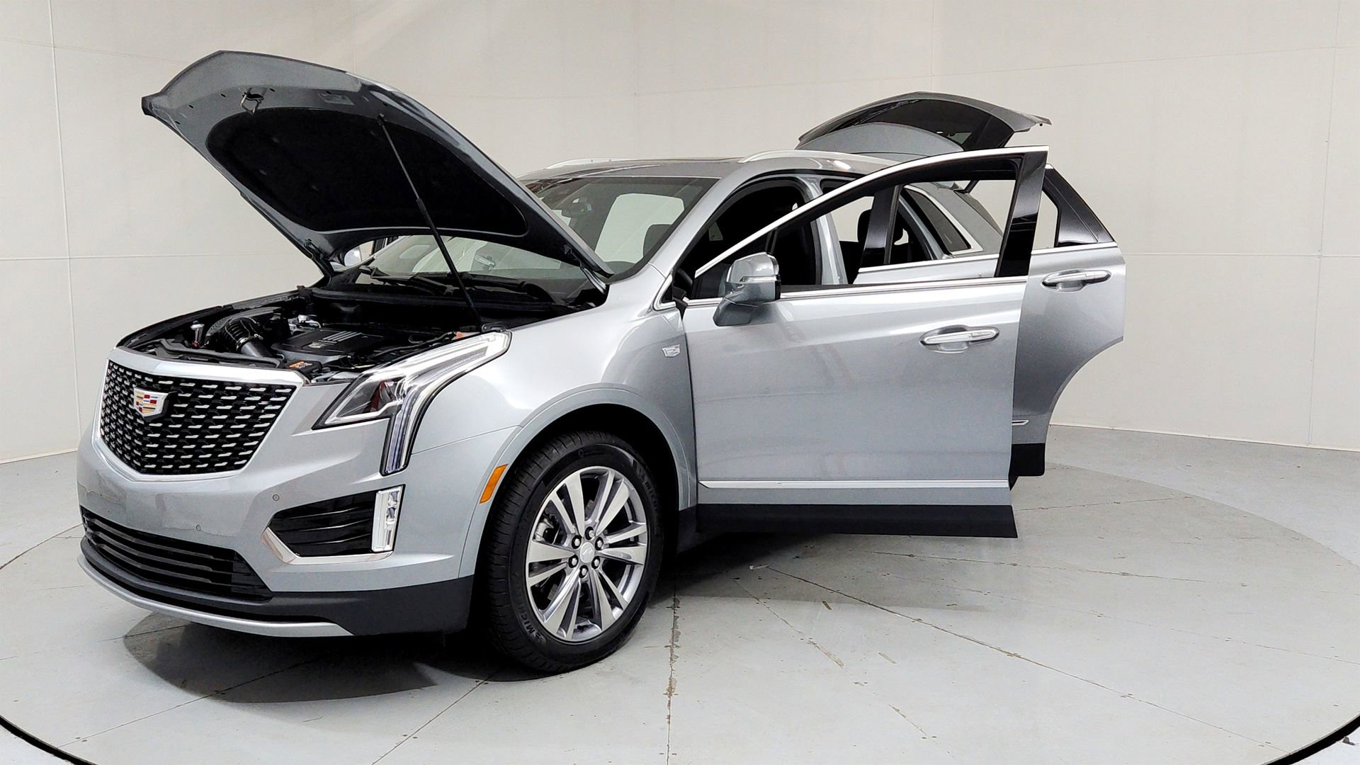 Used 2025 Cadillac XT5 Premium Luxury w/ LPO, Floor Liner Package FWD image 9
