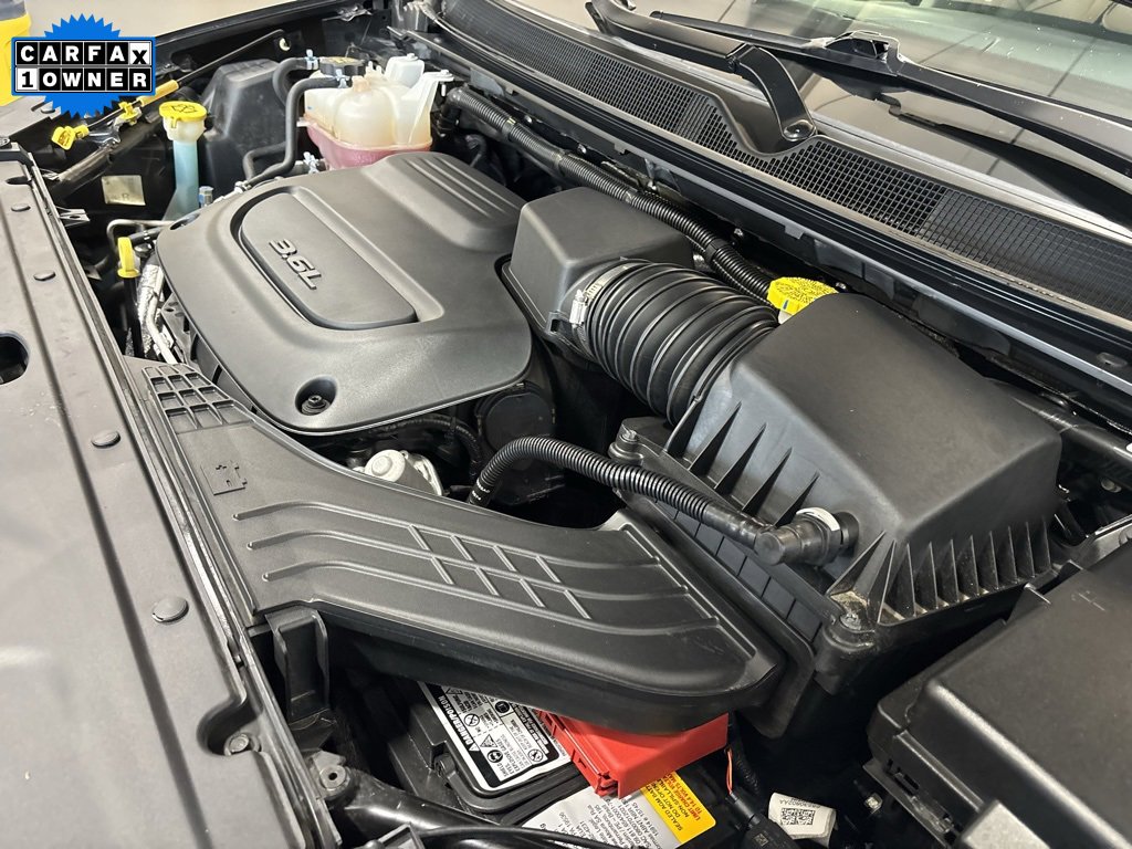 Used 2024 Chrysler Pacifica Touring-L image 6