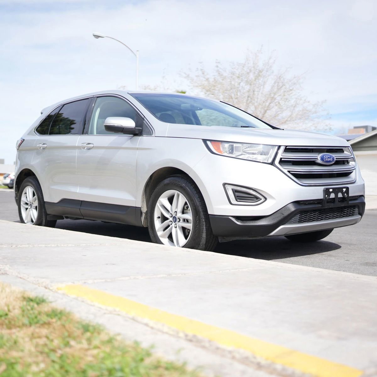 Used 2018 Ford Edge SEL image 17